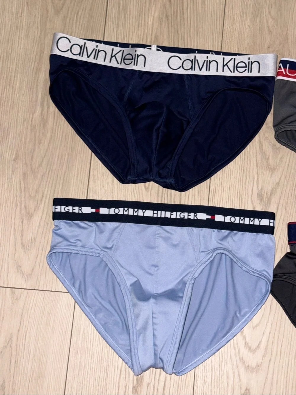 Calvin Klein Men's Medium Navy Boxer Briefs with Silver Logo Waistband Lot of 4